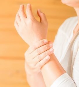 Vitamin B6 Deficiency, Symptoms and Signs in adults pain and numb hands