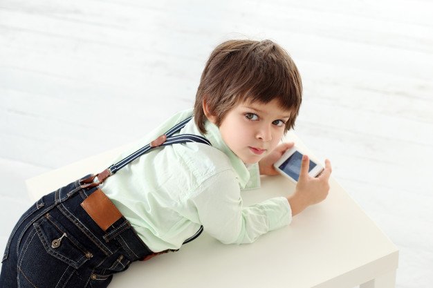 How to Fall Asleep Fast (10 Proven Effects of Sleep Deprivation) Kids adicted to gadgets