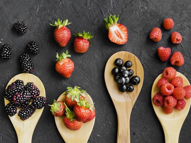 6 Natural Long Lasting Tips for Clear Skin-Celebrity Way Eat berries for clear and healthy skin