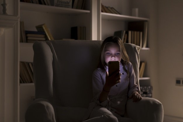 How to Fall Asleep Fast (10 Proven Effects of Sleep Deprivation) teenagers playing with phone before bed-